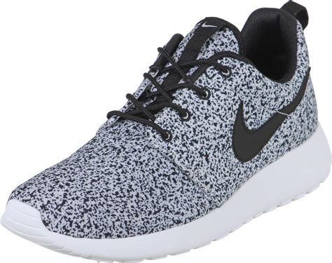 schwarz weiß nike roshe run|Nike Roshe run sneakers.